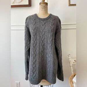 Cozy wool Cable Knit Sweater - Gray